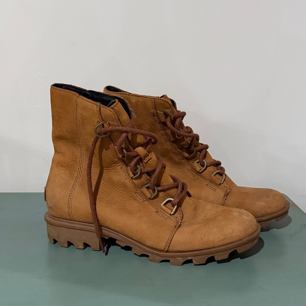 Sorel Tan Lace Up Boots